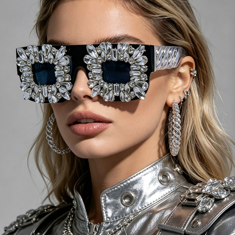 Sunglass Retainer Cord - Gafas cuadradas con pedrería exagerada para